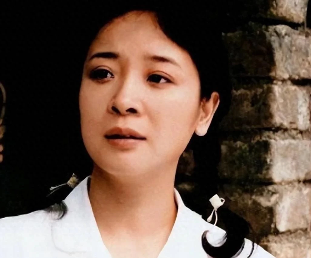 宝利配资 原来陈小艺的儿子就是他，也是演员，戏里戏外都是母子俩，没认出