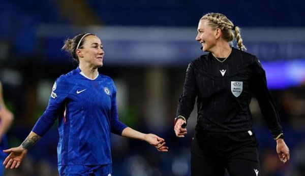 盘配资 邮报：女足欧冠切尔西vs巴萨因停电被迫中断了五分多钟